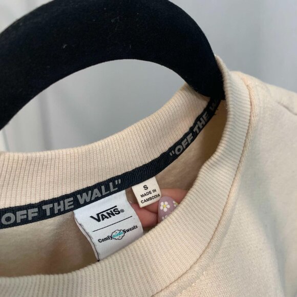 Womens Clothing - Picture 4 of 5